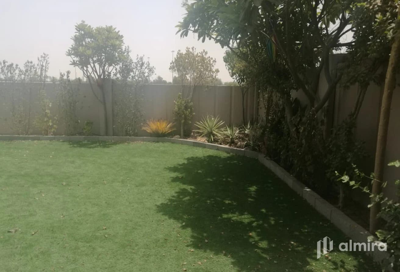 Spacious 4BR+M | Good Condition | Private Garden