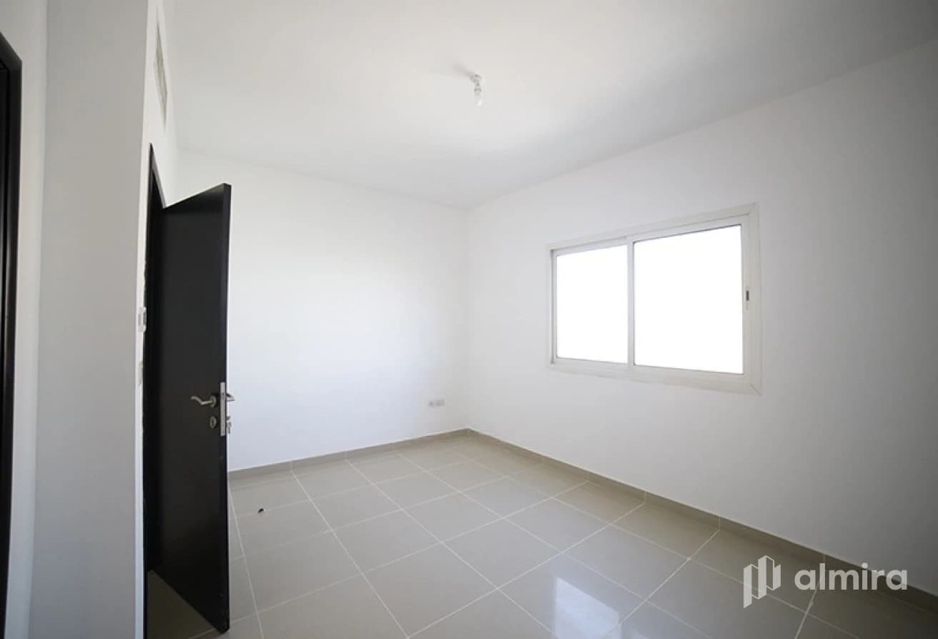 Spacious 4BR+M | Good Condition | Private Garden