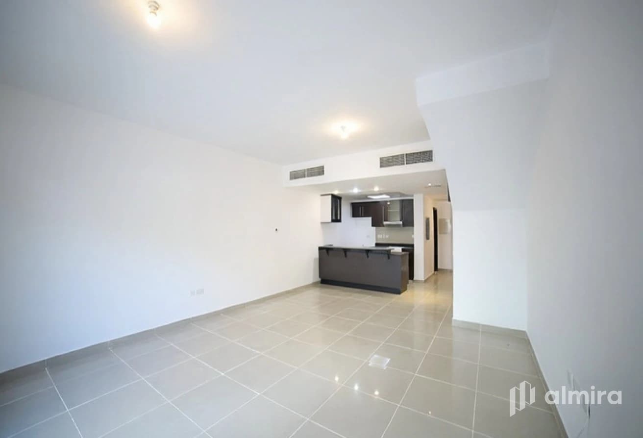 Spacious 4BR+M | Good Condition | Private Garden