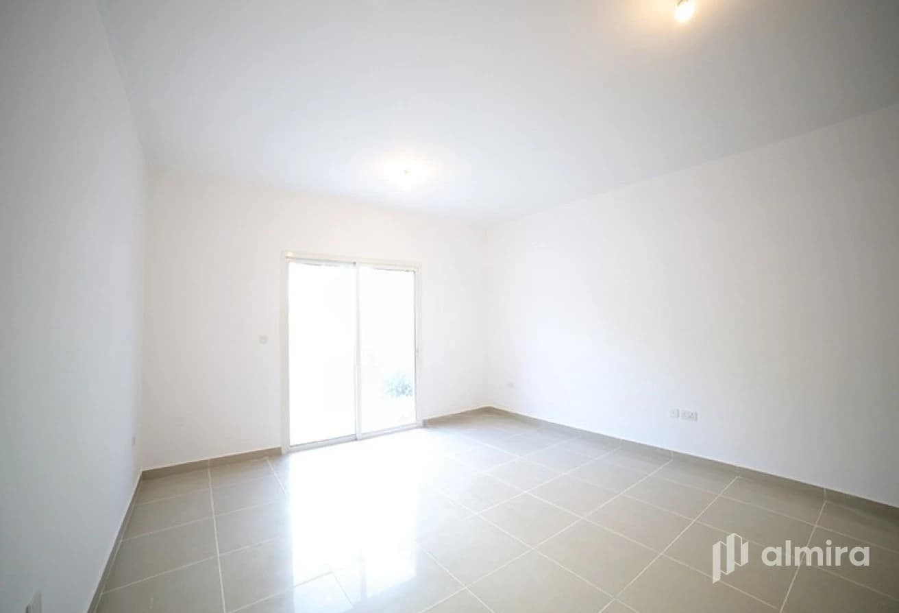 Spacious 4BR+M | Good Condition | Private Garden