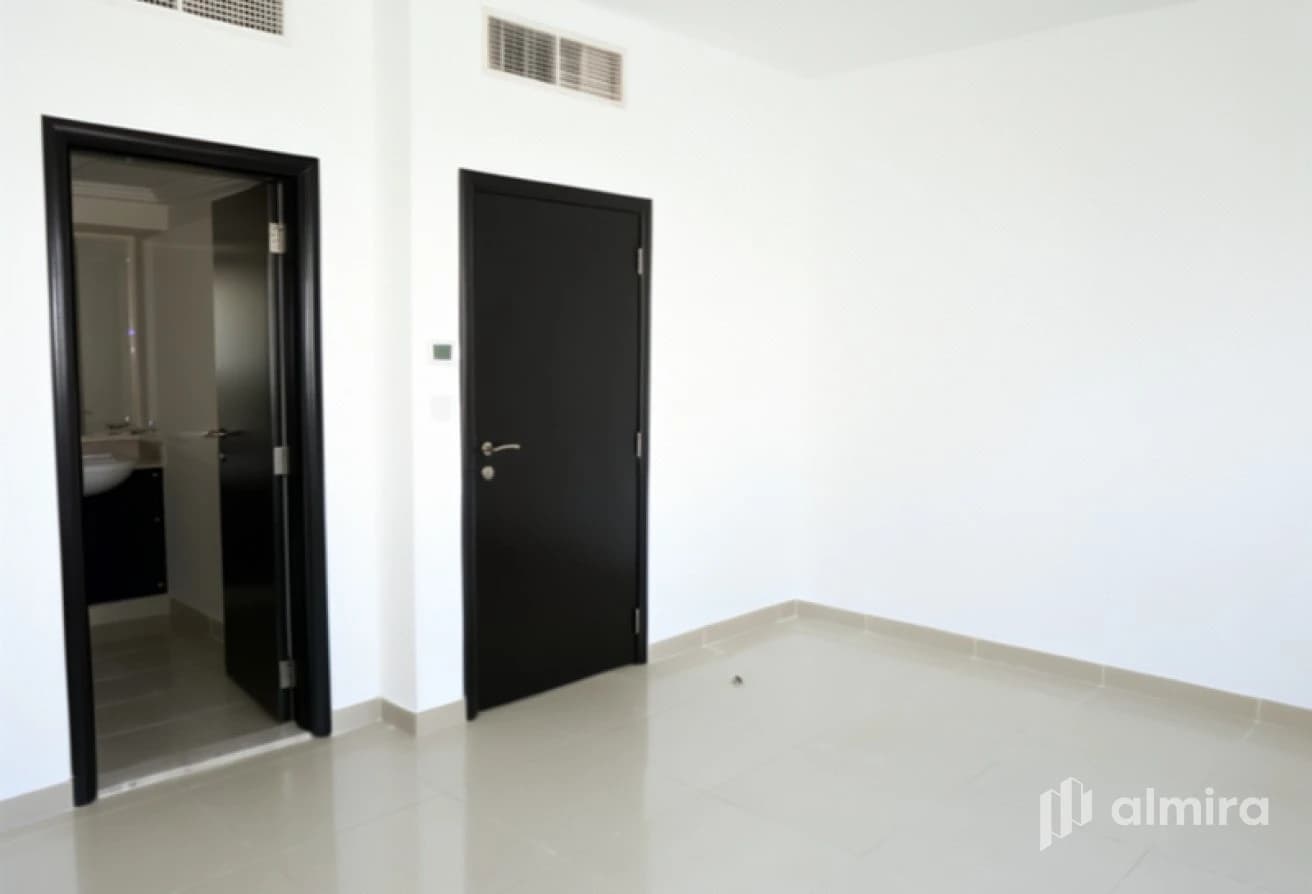 Spacious 4BR+M | Good Condition | Private Garden