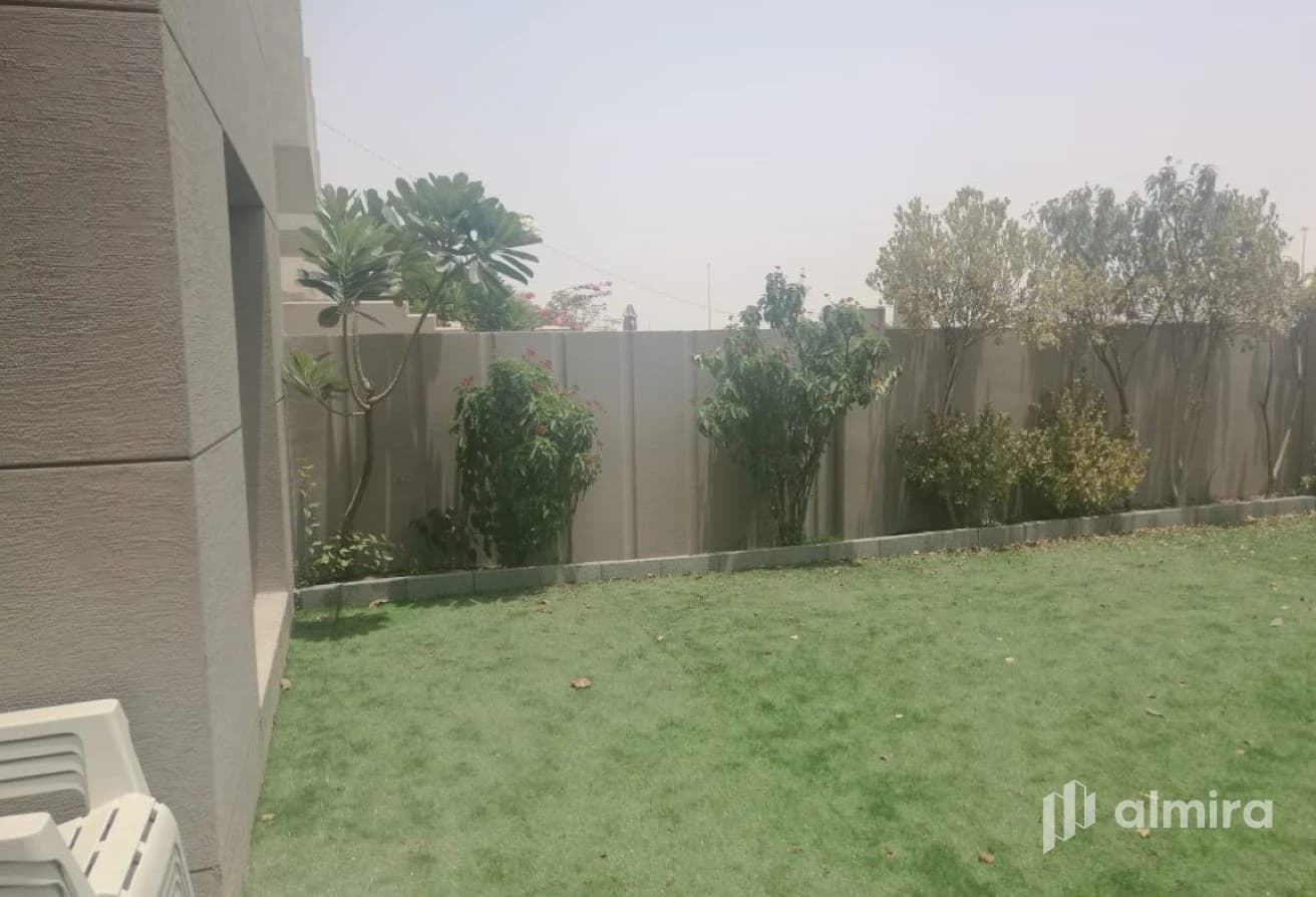 Spacious 4BR+M | Good Condition | Private Garden