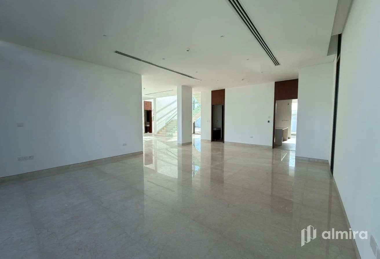 Single Row Corner | Vacant | Waterfront Living
