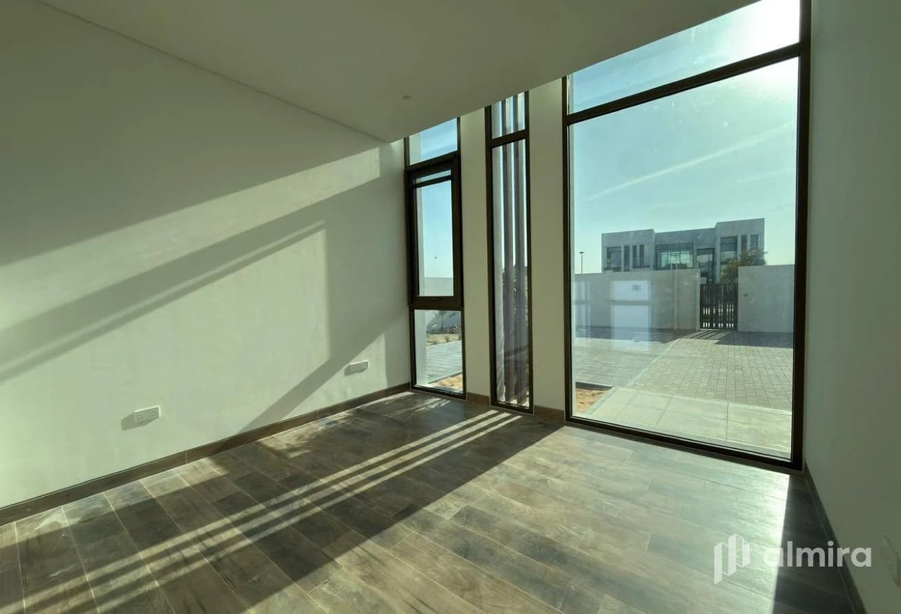 Single Row Corner | Vacant | Waterfront Living