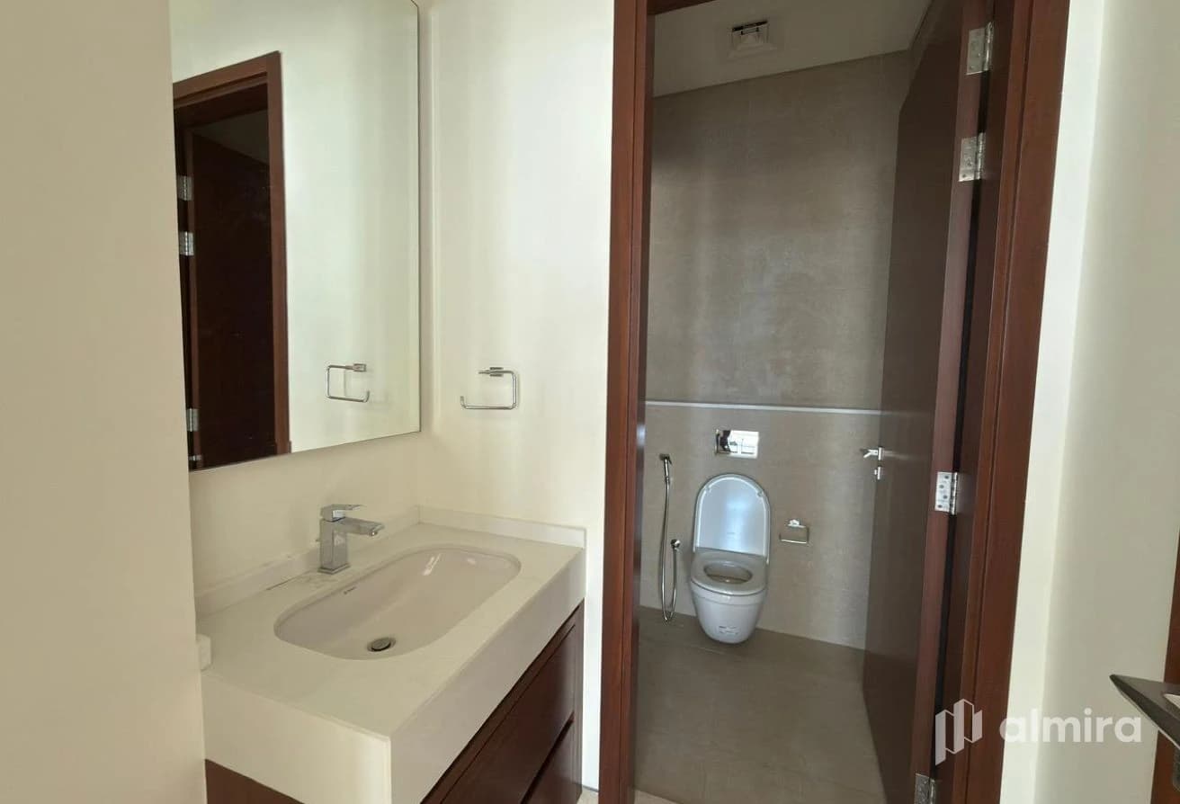 Single Row Corner | Vacant | Waterfront Living