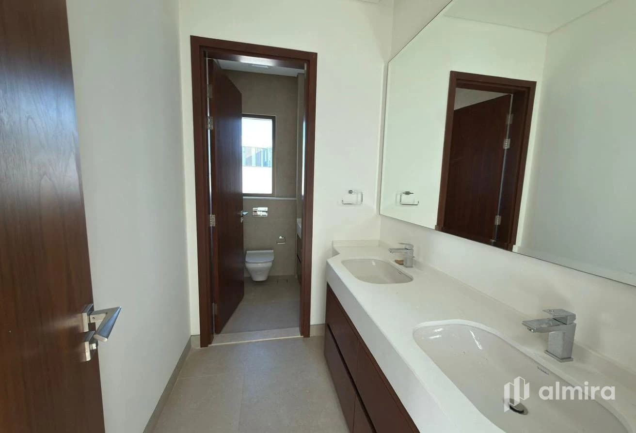 Single Row Corner | Vacant | Waterfront Living