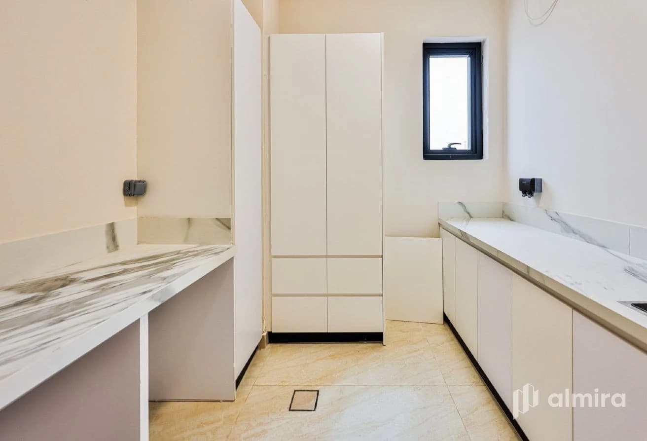 Brand New | Ready To Move In | High-End Finishing