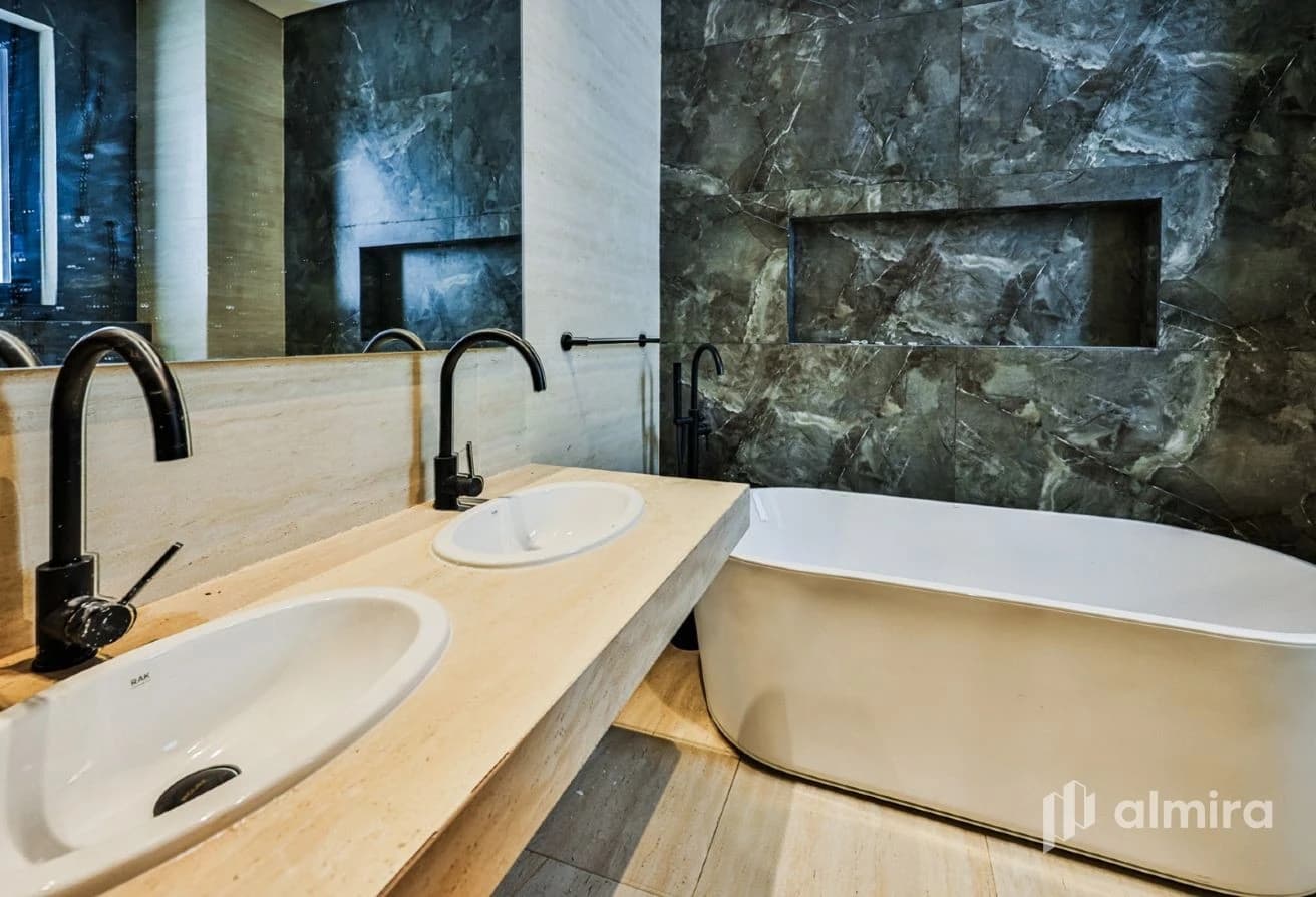 Brand New | Ready To Move In | High-End Finishing