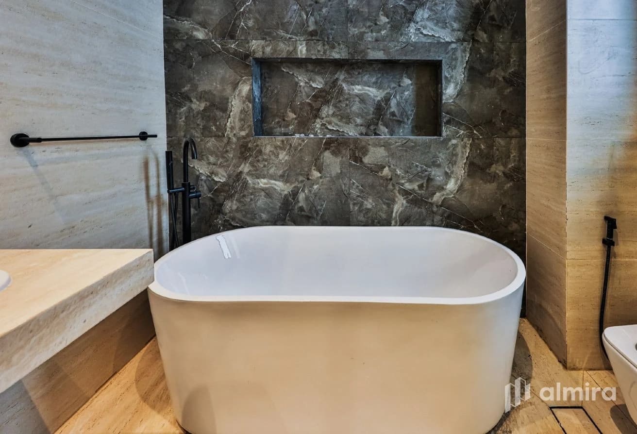 Brand New | Ready To Move In | High-End Finishing