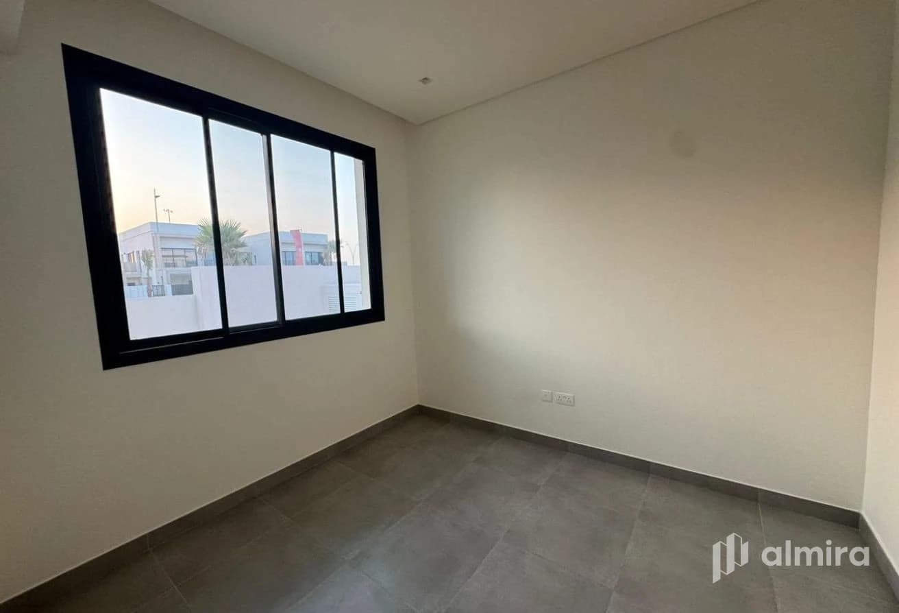 Single Row | Next to Golf Course | 4XS Type