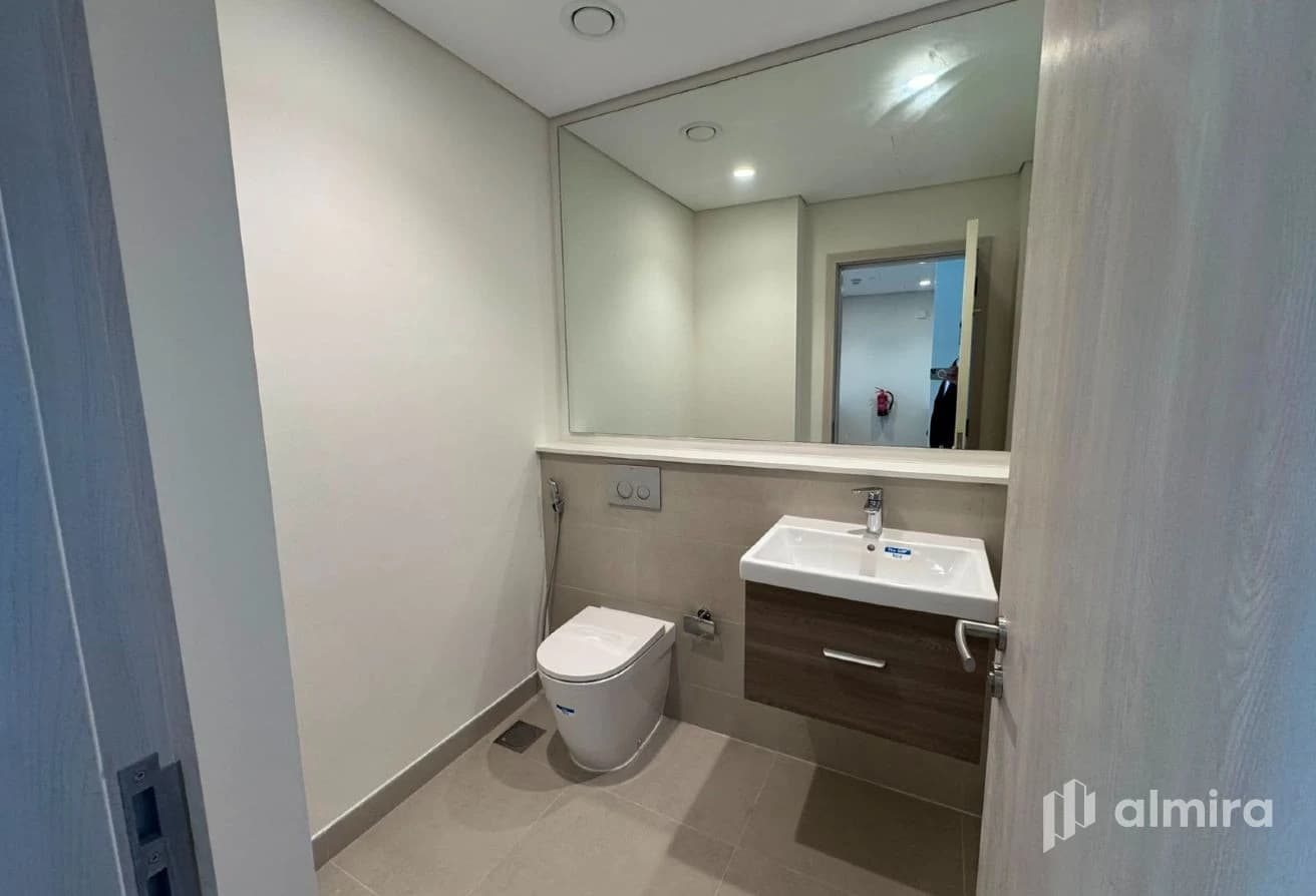 Golf View | High Floor | 2 Balconies | First User