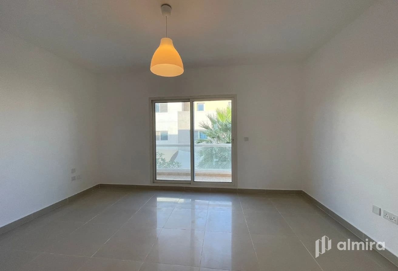 Highly Maintained | Spacious TH | Family Community