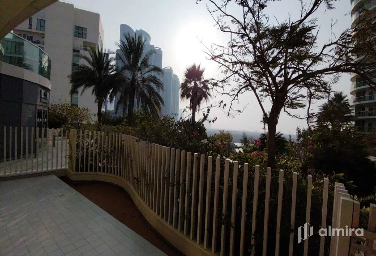 Vacant | Pristine Condition | Prime Location