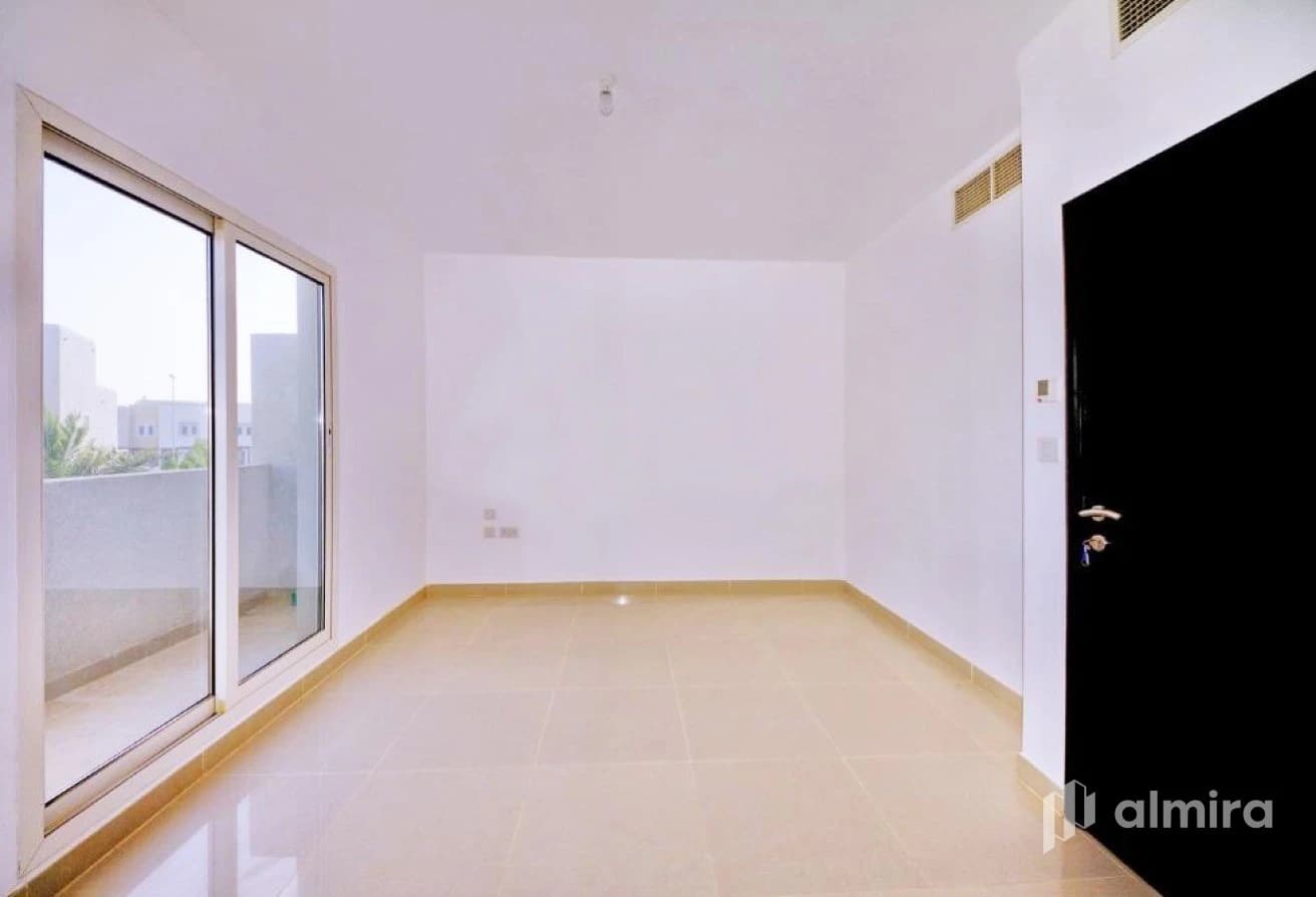 Single Row | 2BR Duplex | Pristine Condition