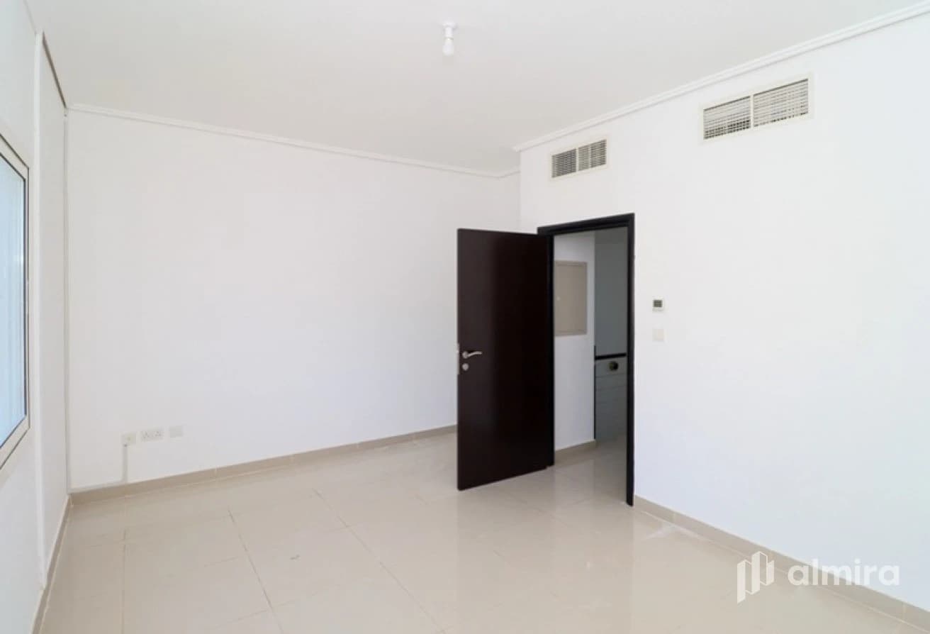 Single Row | 2BR Duplex | Pristine Condition