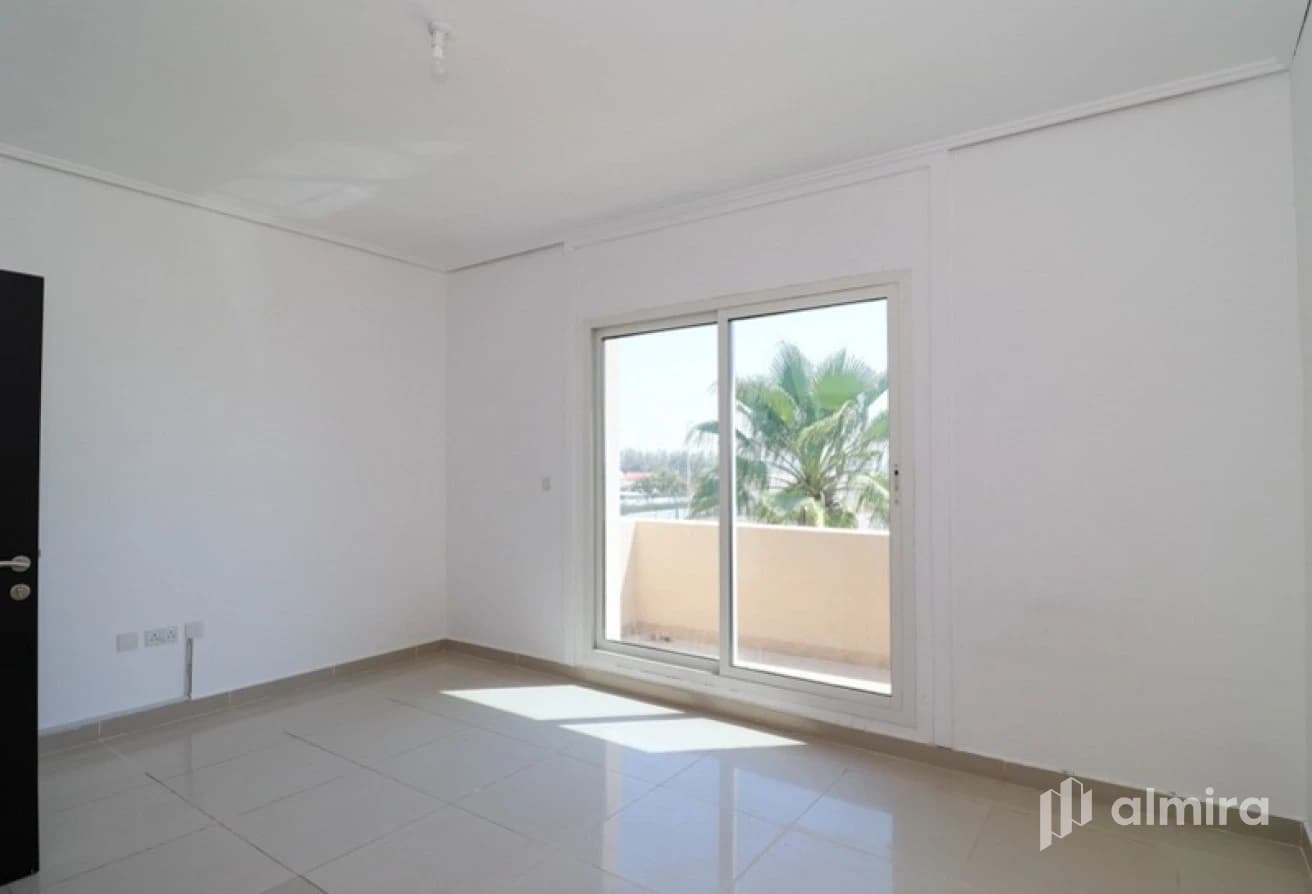 Single Row | 2BR Duplex | Pristine Condition