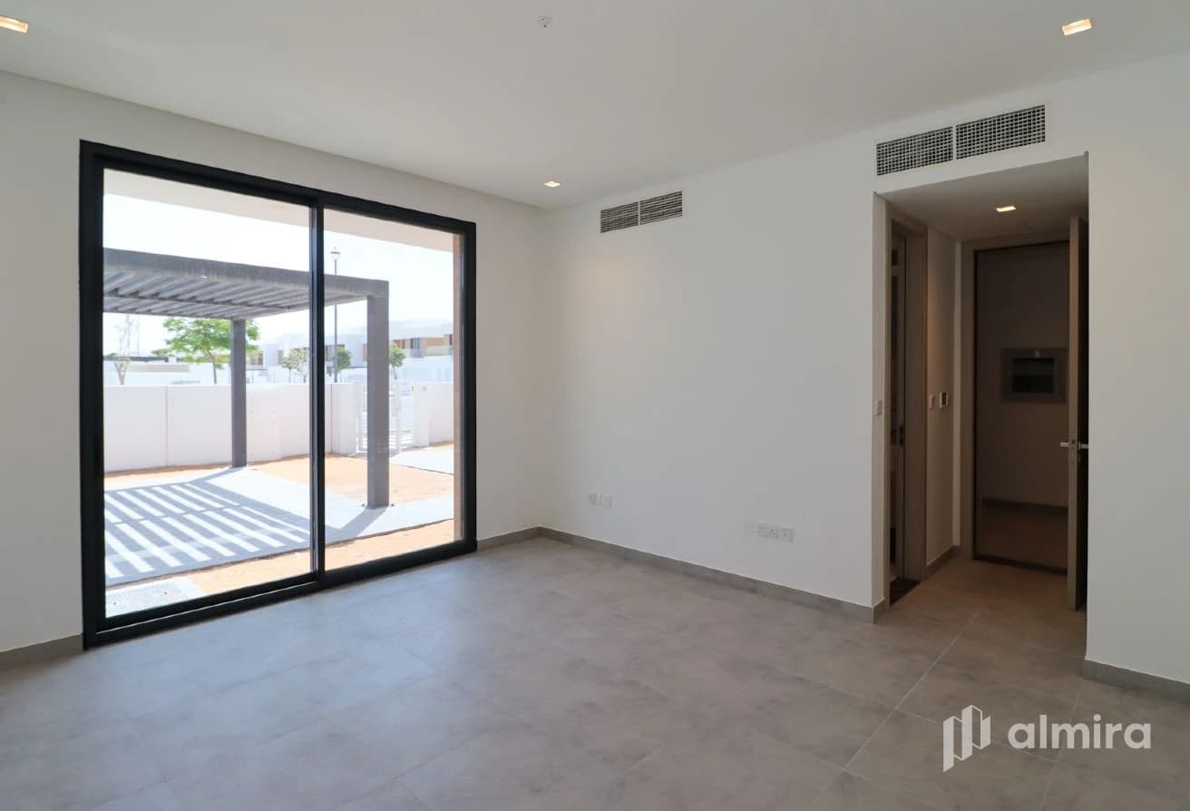 Single Row Corner | Brand New | Type C | Vacant