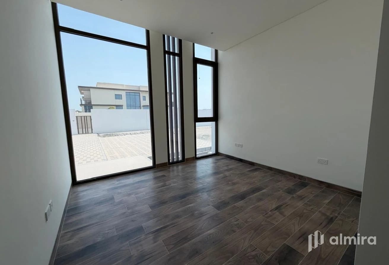 Waterfront Living | Single Row | Vacant