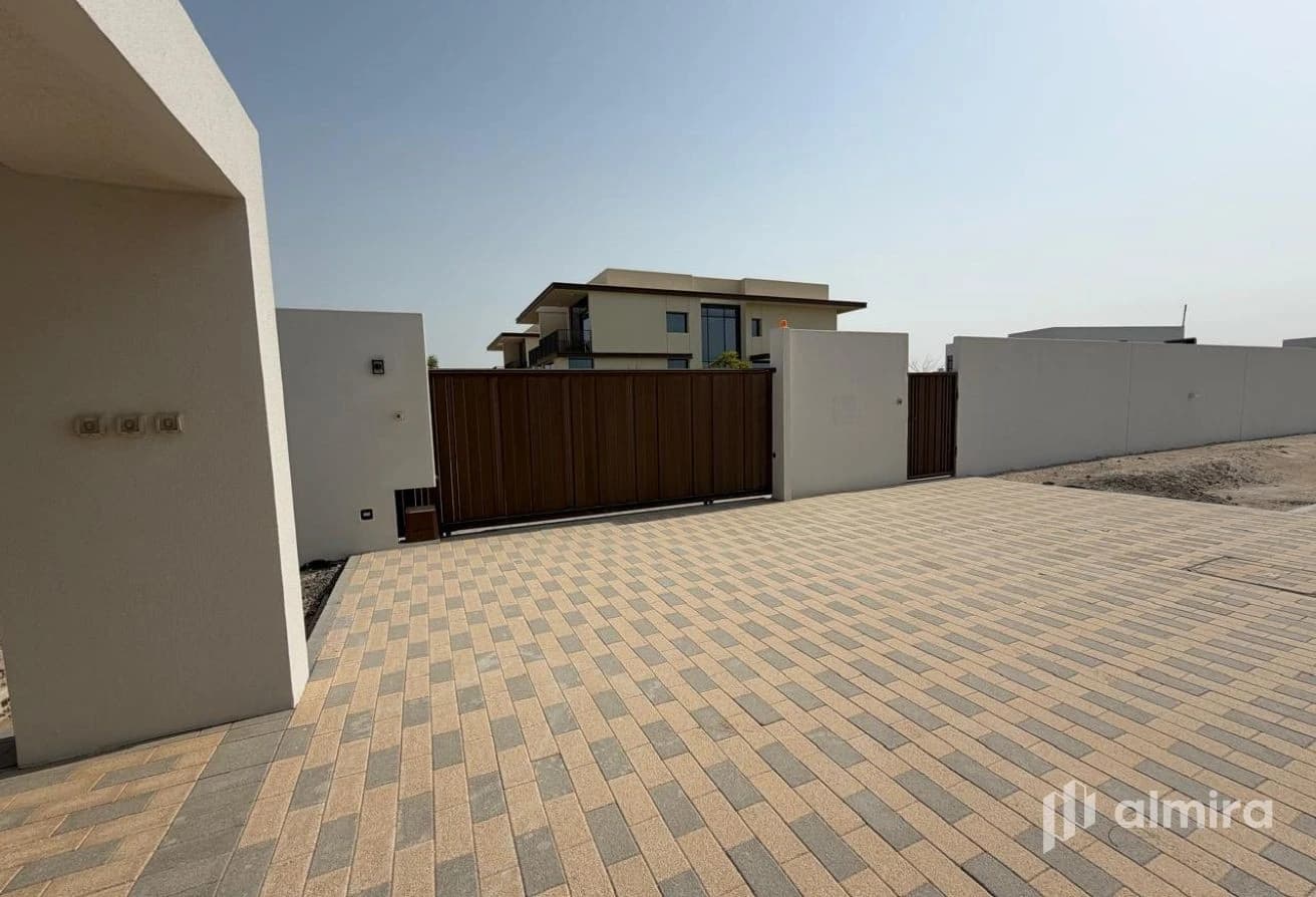 Waterfront Living | Single Row | Vacant