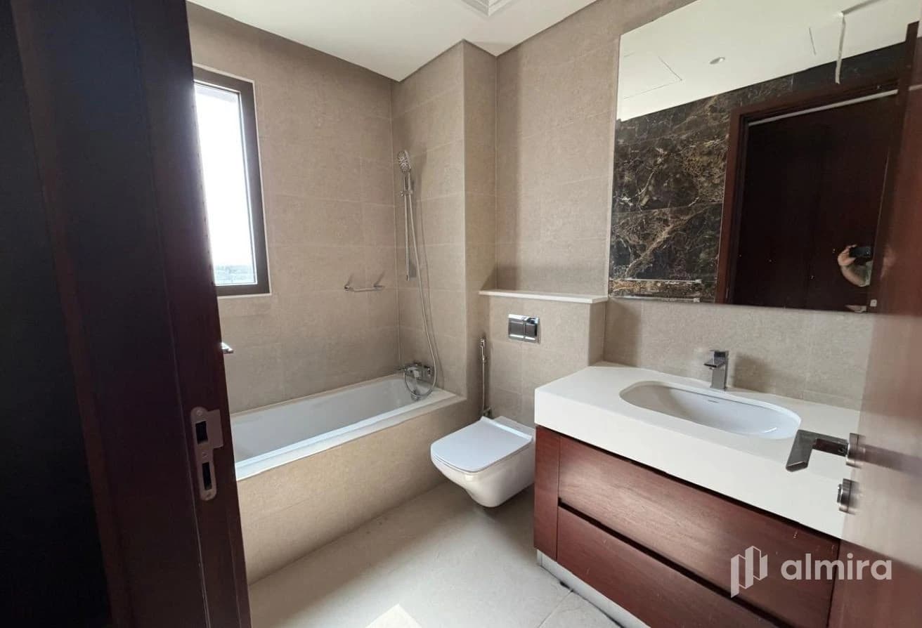 Waterfront Living | Single Row | Vacant