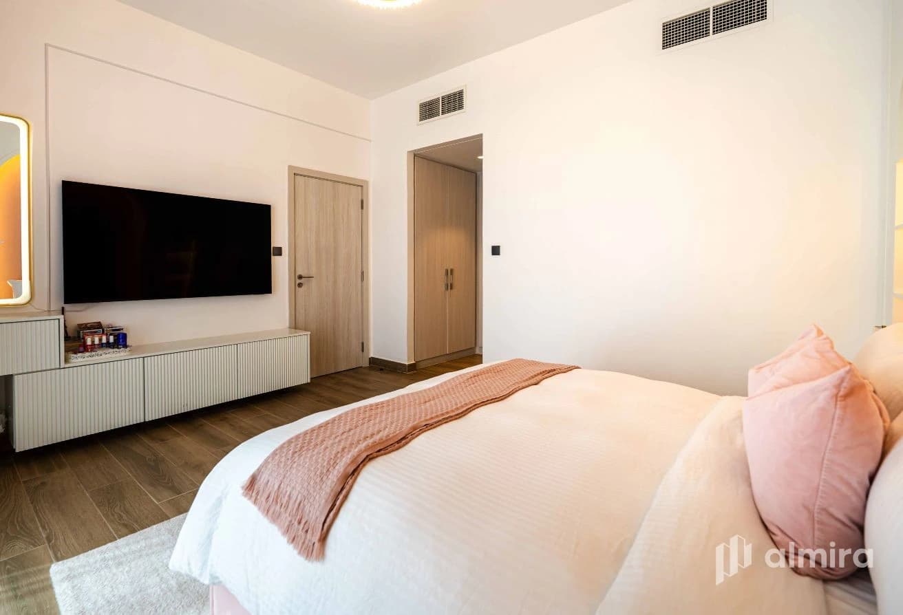 Single Row | Fully Furnished | Private Pool