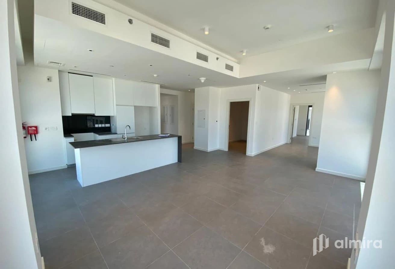 Spacious 2BR+Maid | Vacant | High Floor