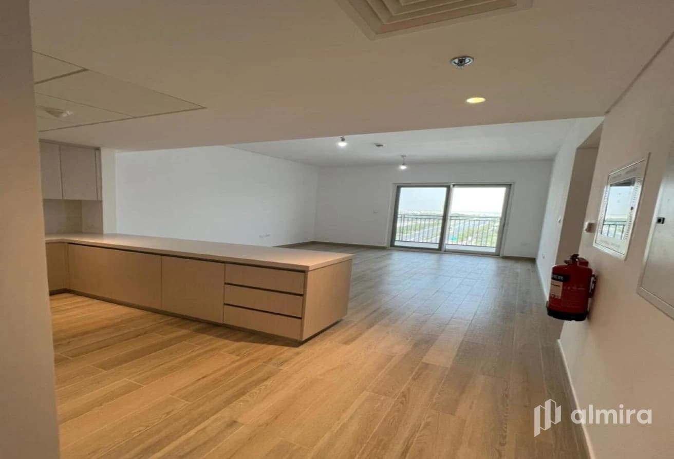 High Floor| Partial Sea View | Vacant