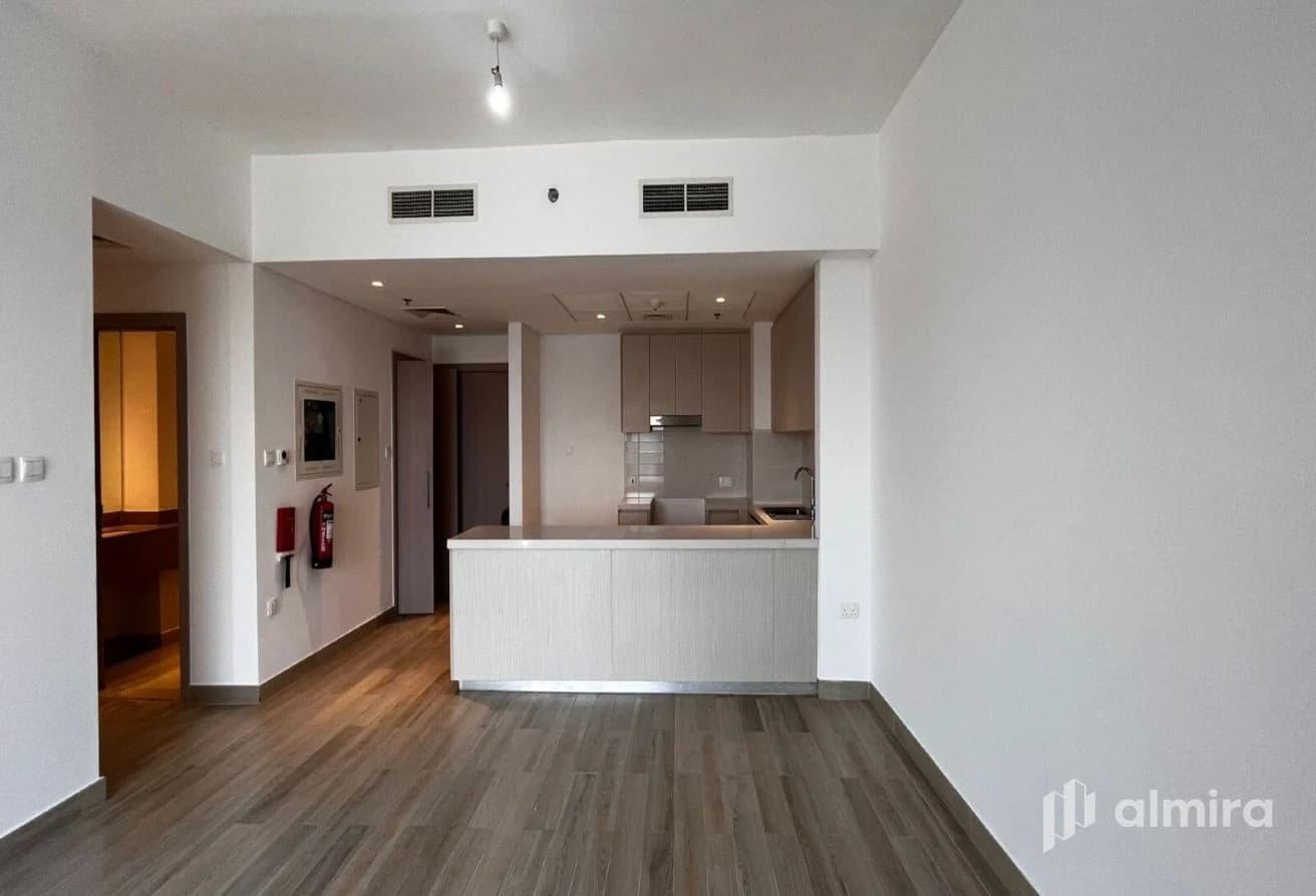 High Floor| Partial Sea View | Vacant