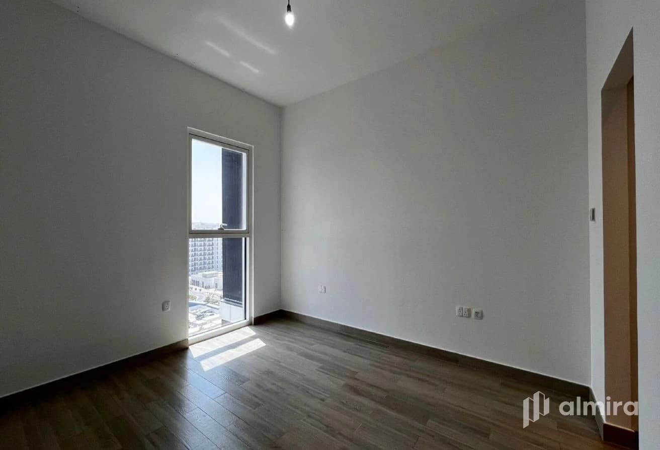 High Floor| Partial Sea View | Vacant