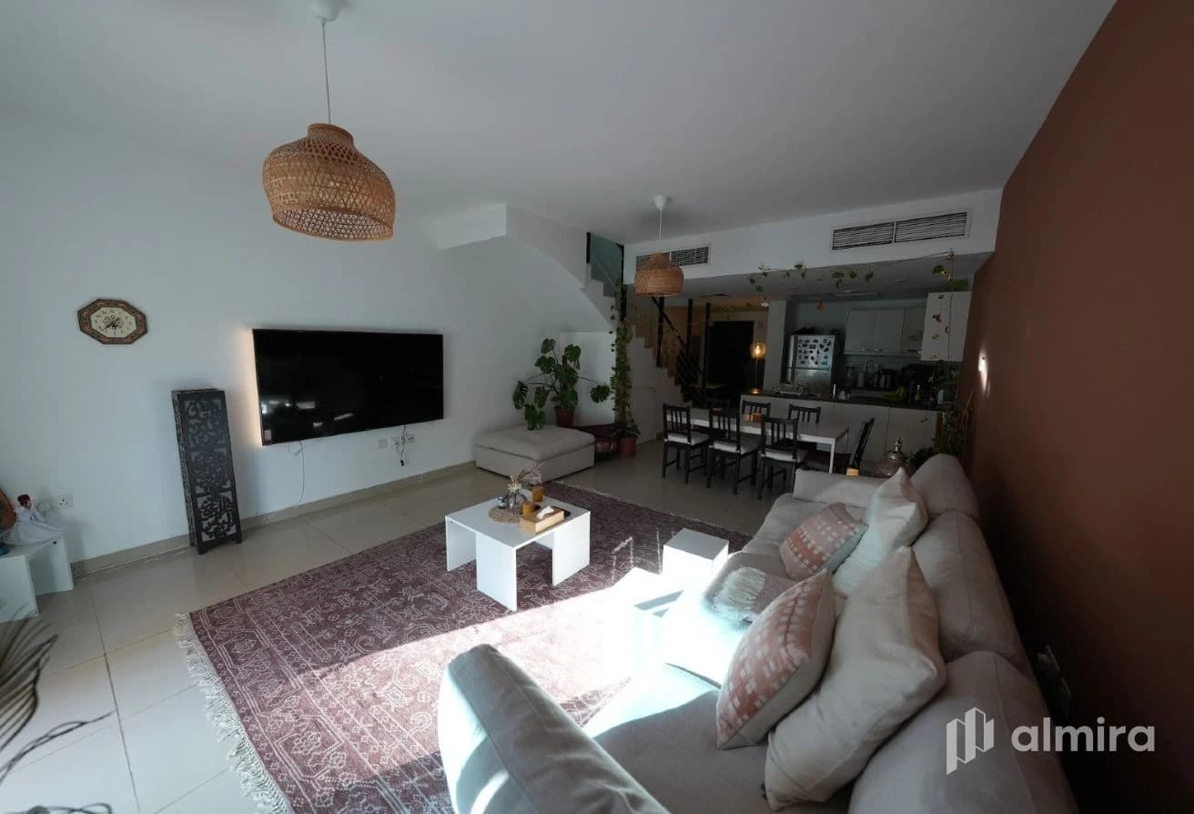 Single Row | Well Maintained | Sold as Unfurnished