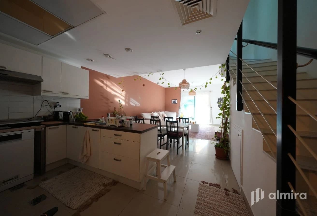 Single Row | Well Maintained | Sold as Unfurnished