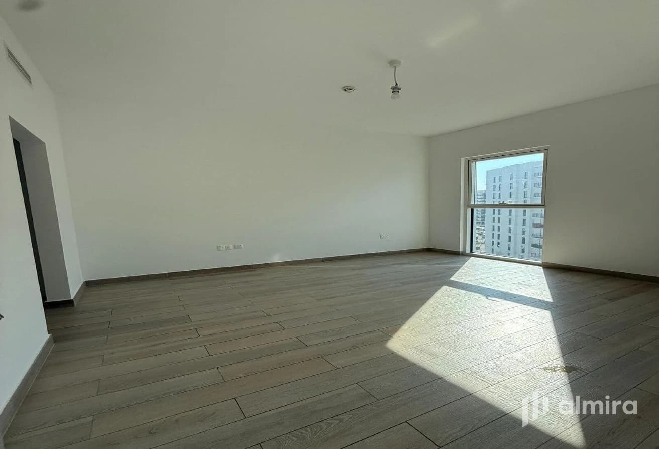 Canal View | Pristine Condition | Prime Location