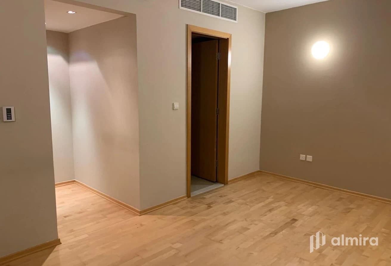 Type S | Single Row Corner |Rented till April 2027