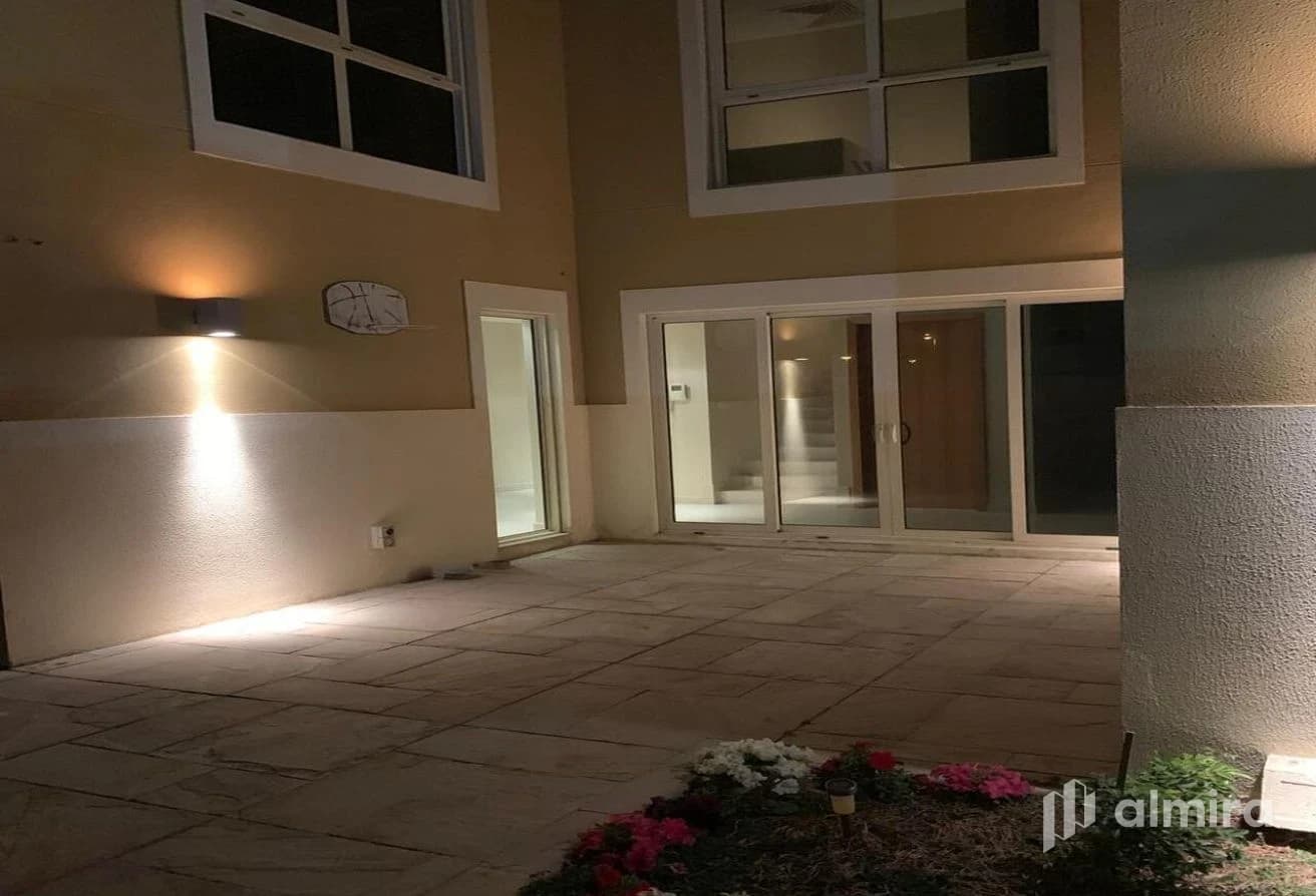 Type S | Single Row Corner |Rented till April 2027
