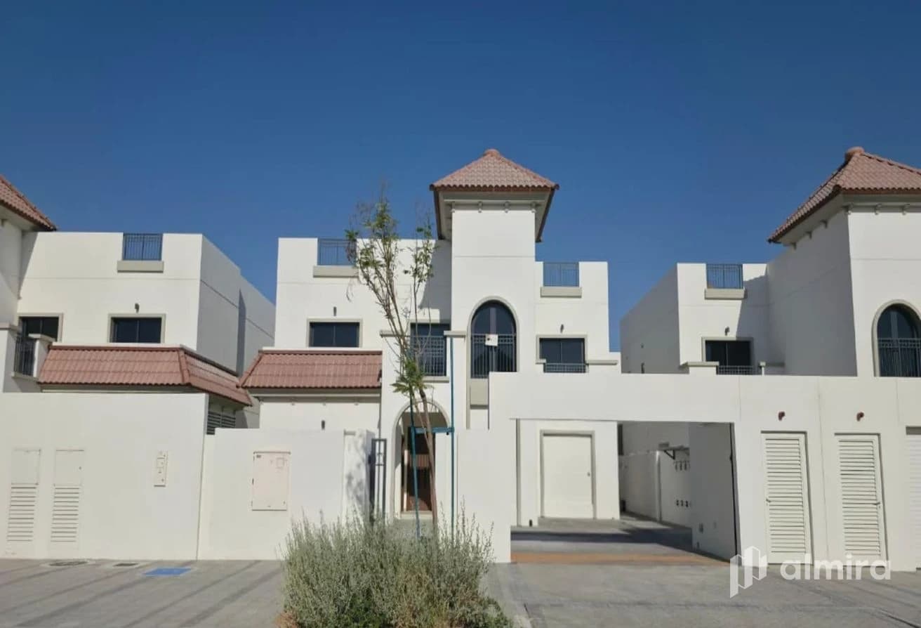 Mediterranean Style | Double Row | Vacant