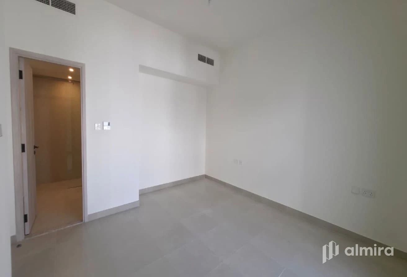 Mediterranean Style | Double Row | Vacant