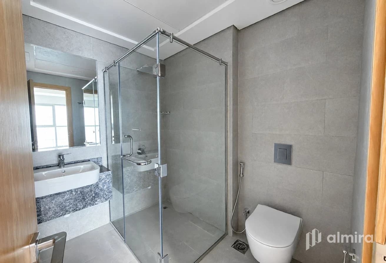 Partial Canal View | High Floor | Ready To Move In