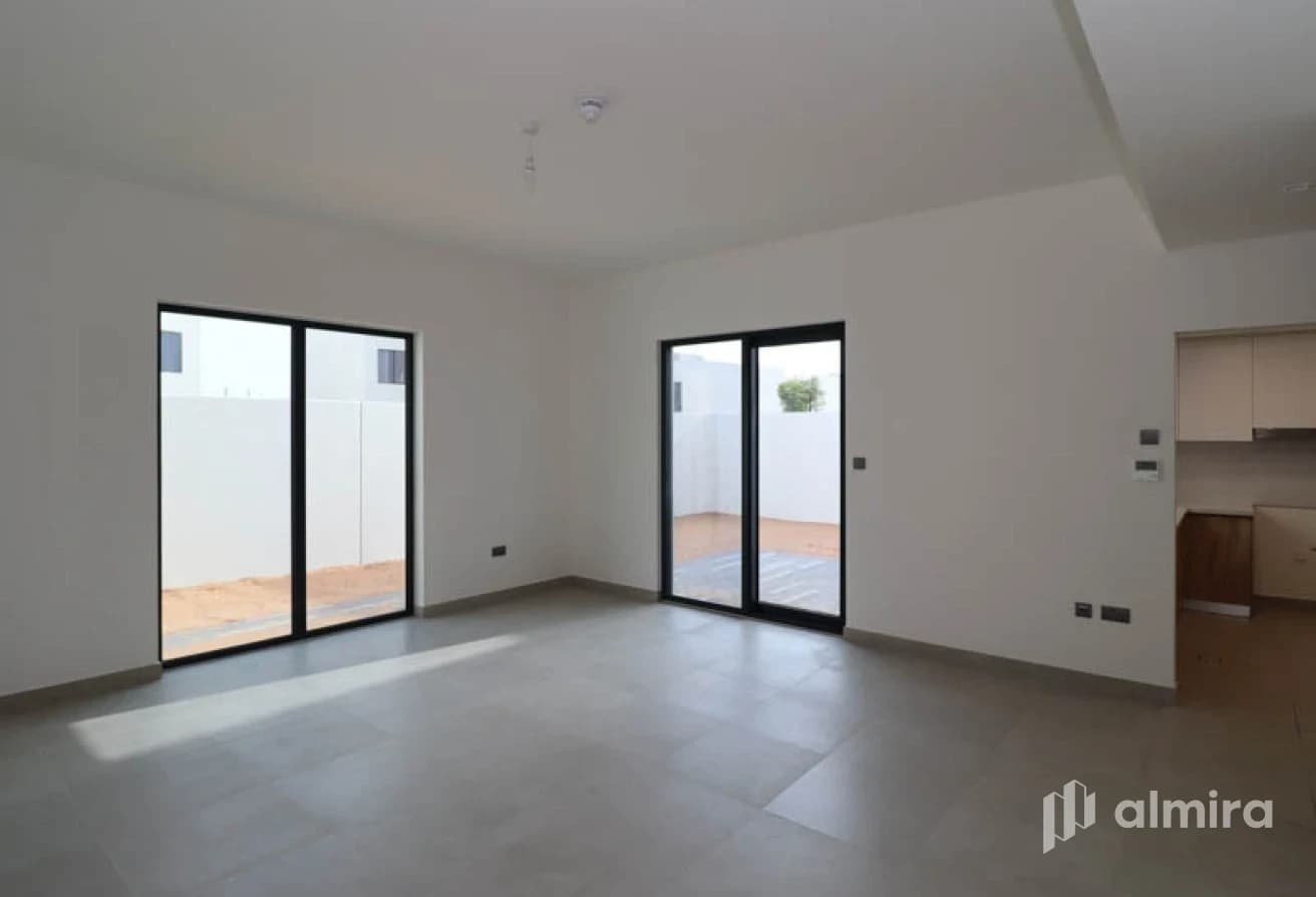 Single Row | Corner Unit | Direct to the Pool