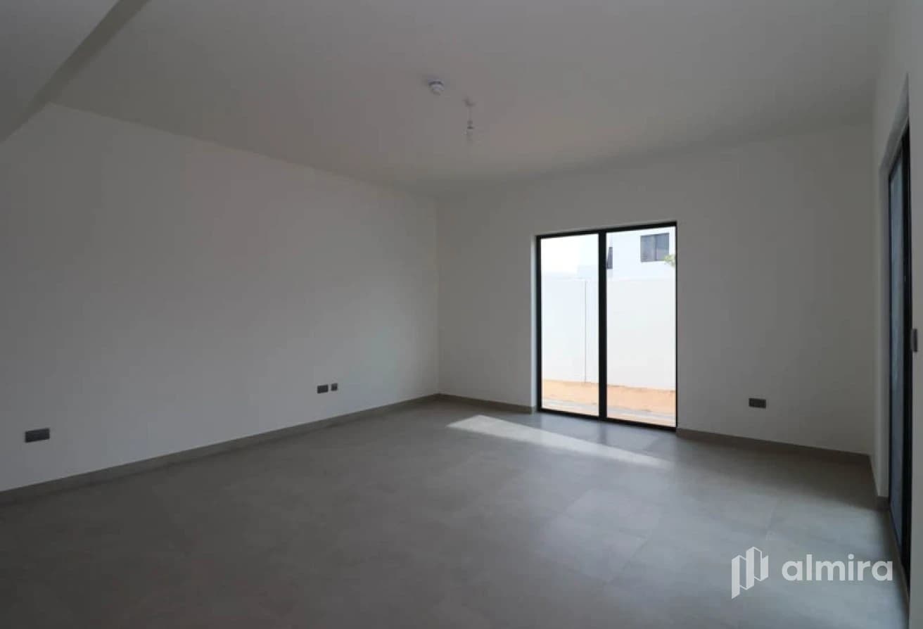 Single Row | Corner Unit | Direct to the Pool