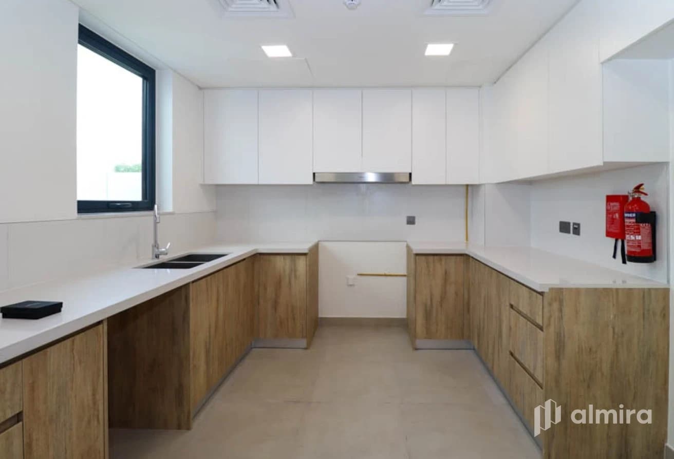Single Row | Corner Unit | Direct to the Pool