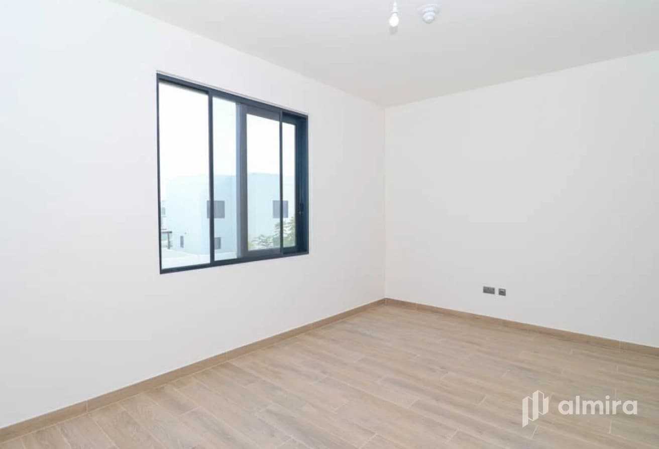 Single Row | Corner Unit | Direct to the Pool