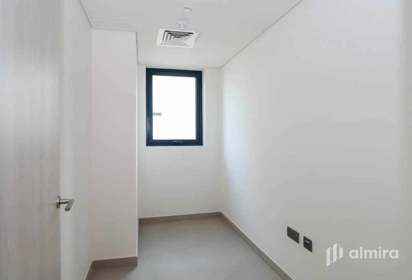 Single Row | Corner Unit | Direct to the Pool