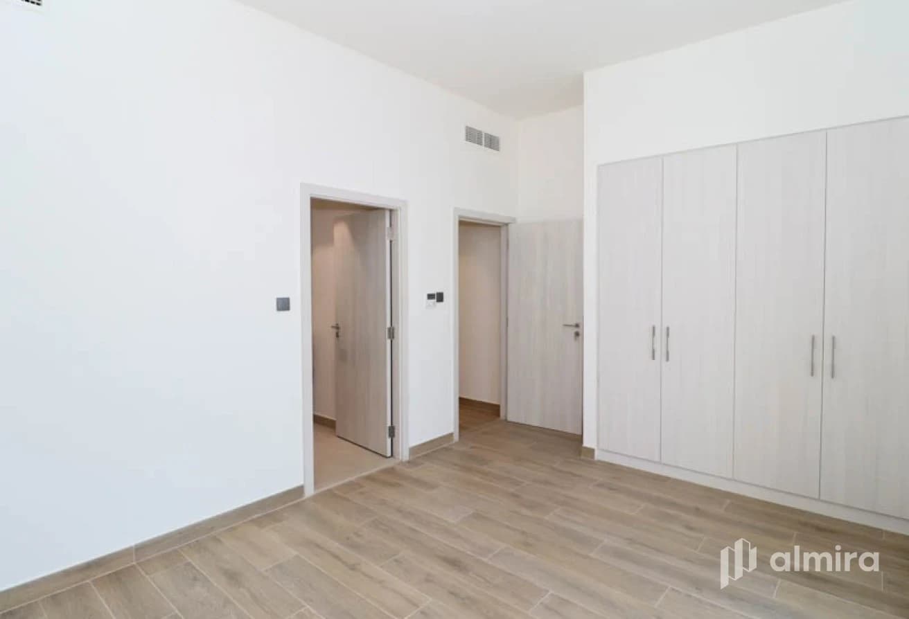 Single Row | Corner Unit | Direct to the Pool