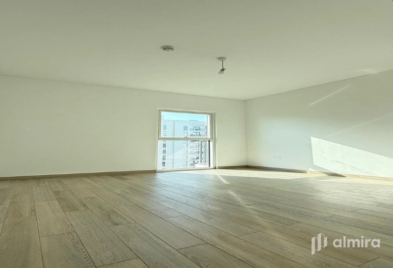 Canal View | Pristine Condition | Prime Location