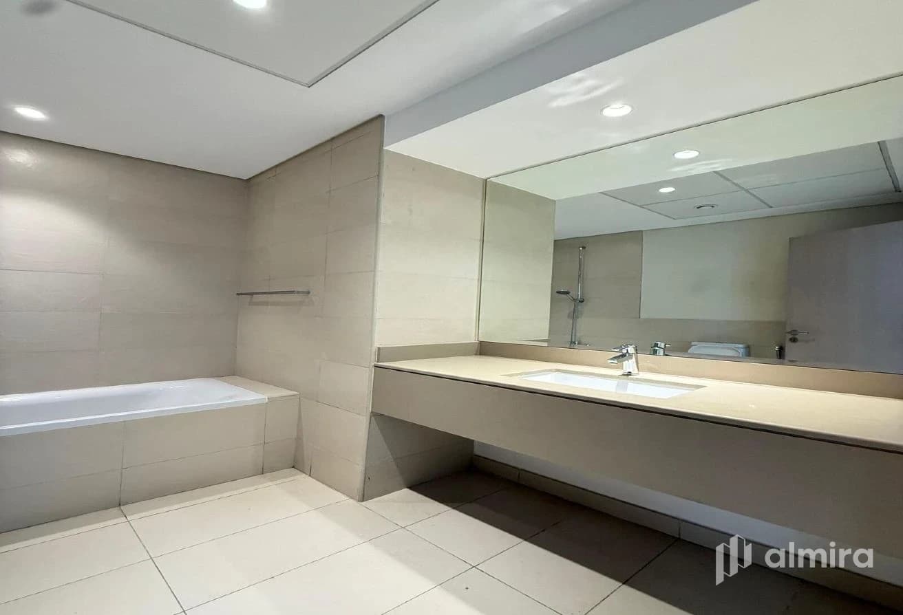 Canal View | Pristine Condition | Prime Location
