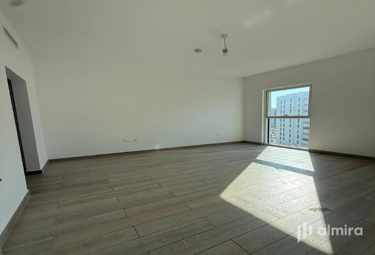 Canal View | Pristine Condition | Prime Location