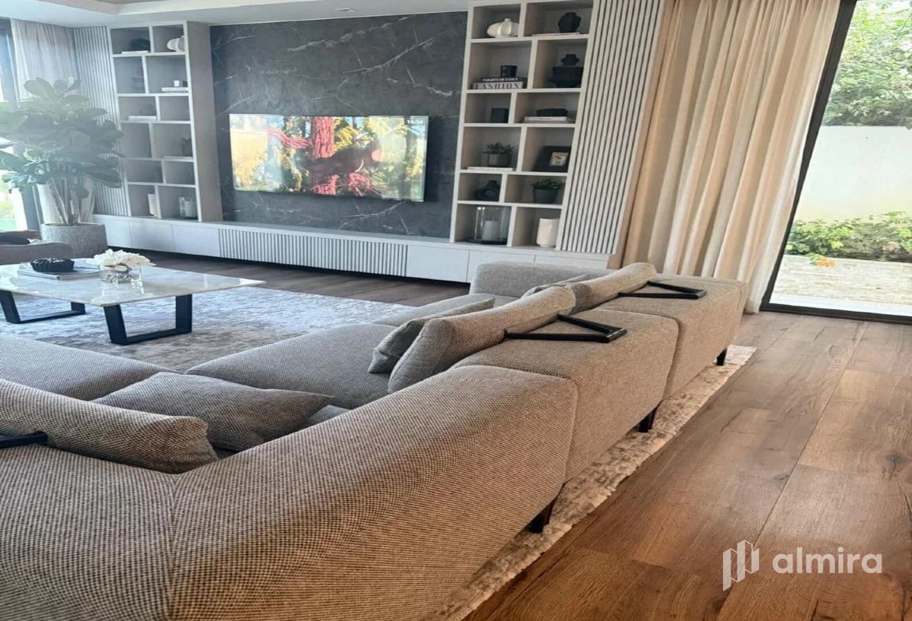 Single Row Corner | Upgraded Villa | Furnished