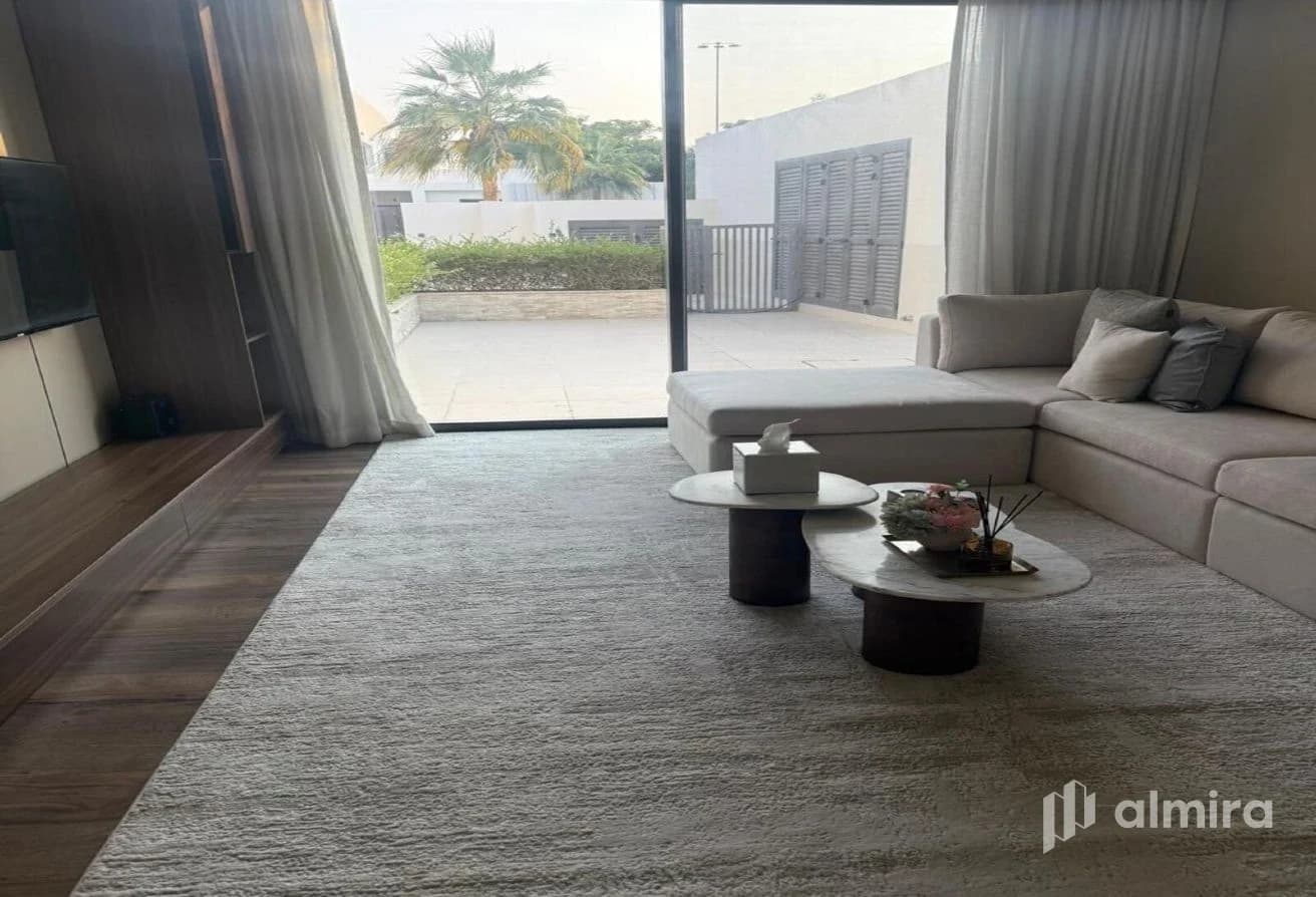 Single Row Corner | Upgraded Villa | Furnished