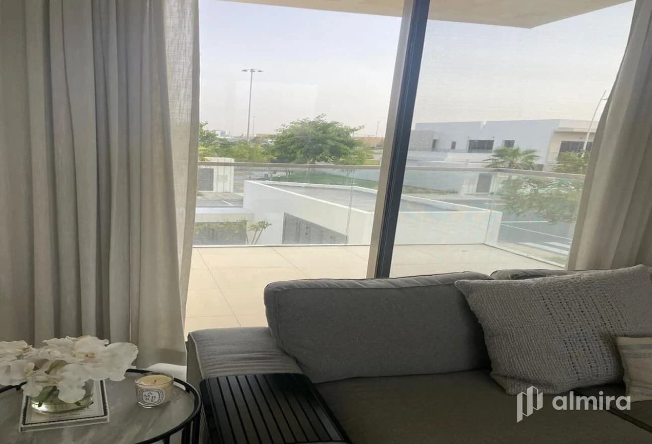 Single Row Corner | Upgraded Villa | Furnished