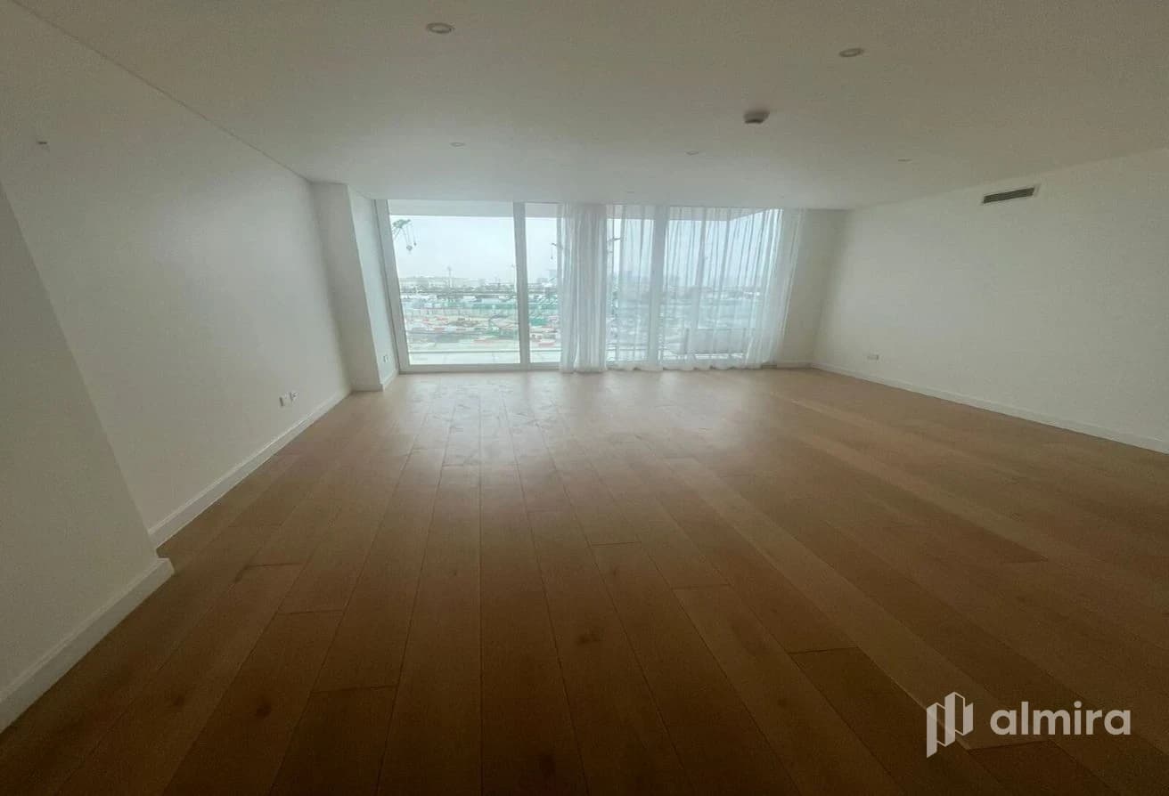 Elegant 2BR+M | Beach Access | Community View
